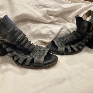 Freebird Sandels size 9